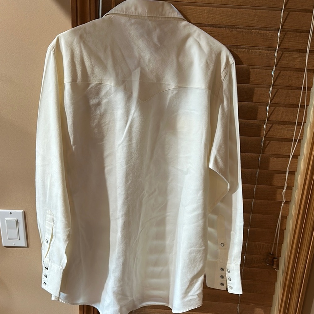 Ely Cattleman Cream Casual Button Down Shirt with Western Yoke - Picture 4 of 5